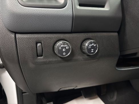 Used 2020 Chevrolet Colorado Z71 AWD/4WD image 16