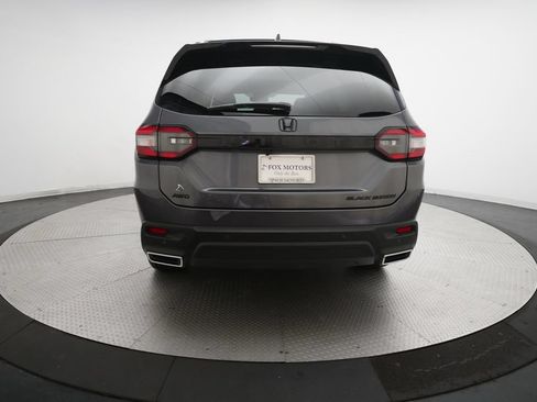 Certified 2025 Honda Pilot Black Edition image 27