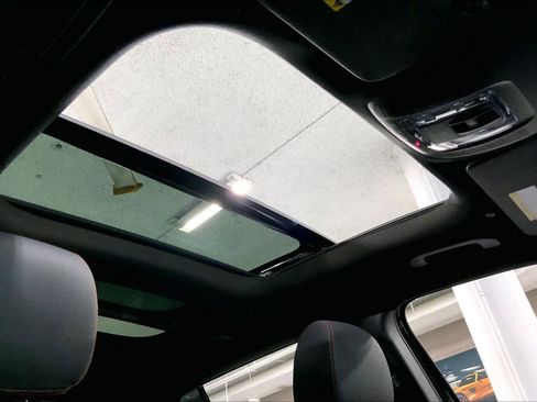 Used 2025 Mercedes-Benz GLB 35 AMG 4MATIC image 13