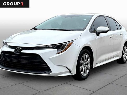 Used 2023 Toyota Corolla LE image 1
