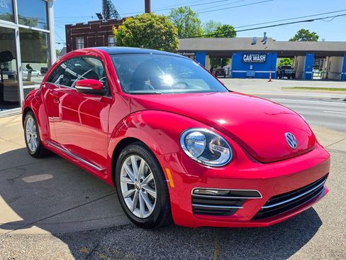 Used 2018 Volkswagen Beetle 2.0T SE FWD image 7