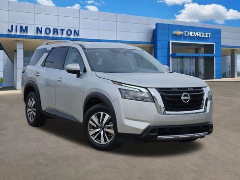 Used 2025 Nissan Pathfinder SL AWD/4WD image 1