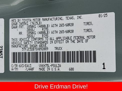 Used 2025 Toyota Tundra Limited AWD/4WD image 32