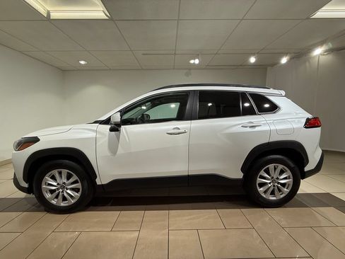 Certified 2022 Toyota Corolla Cross LE w/ Moonroof Package AWD/4WD image 2