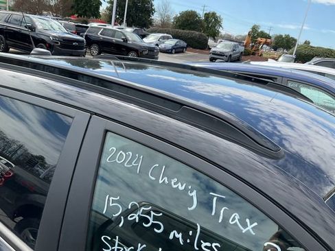 Used 2024 Chevrolet Trax RS w/ Driver Confidence Package image 8