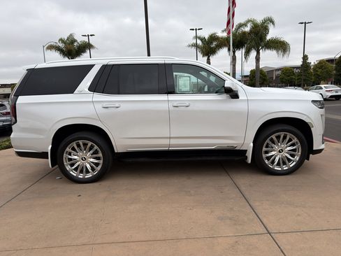 Used 2023 Cadillac Escalade Premium Luxury w/ LPO, Floor Liner Package AWD/4WD image 4