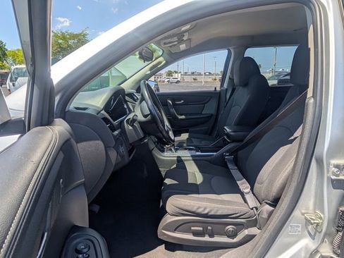 Used 2015 Chevrolet Traverse LT w/ Style and Technology Package FWD image 9