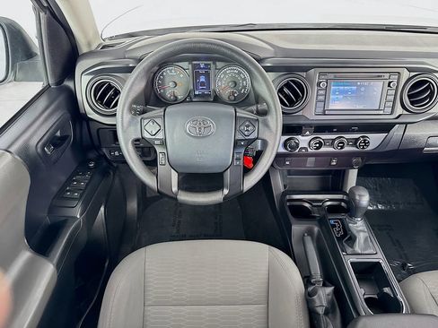 Used 2018 Toyota Tacoma SR image 32