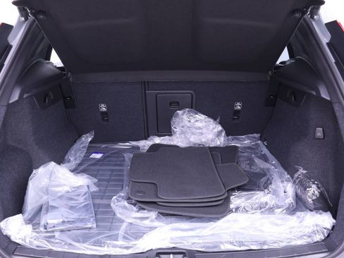 Certified 2026 Volvo XC40 B5 Plus w/ Protection Package Premier image 17