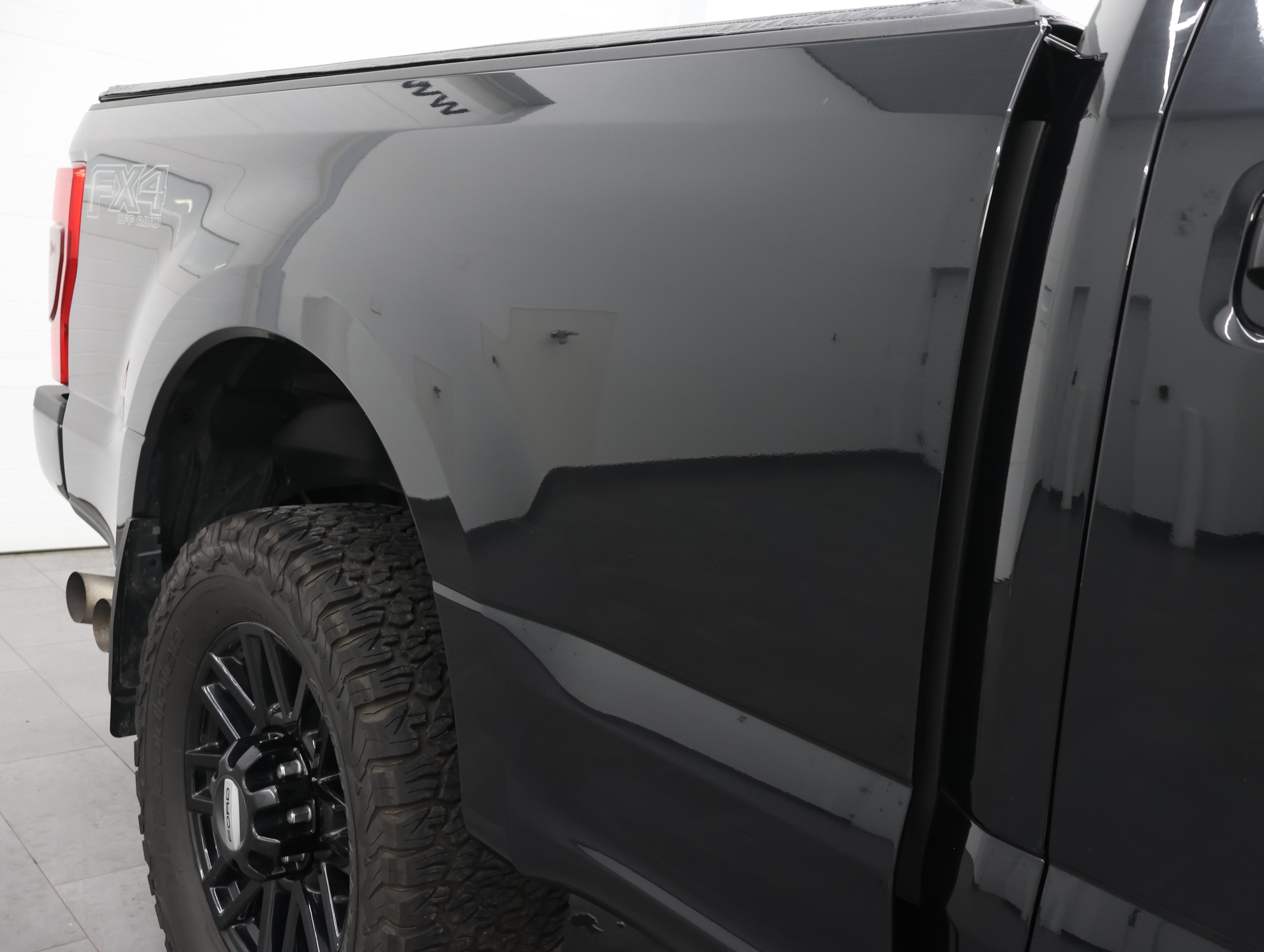 Used 2022 Ford F250 Lariat w/ Black Appearance Package AWD/4WD image 27