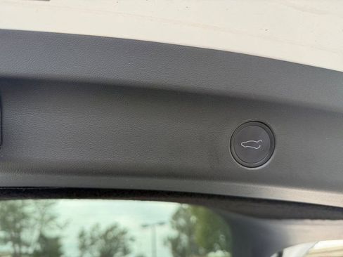 Used 2020 Tesla Model Y Long Range image 10