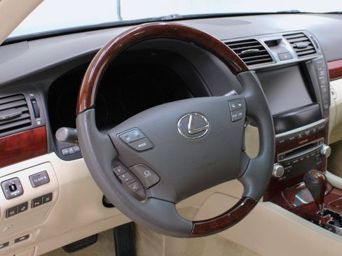 Used 2012 Lexus LS 460 w/ Comfort Pkg RWD image 32
