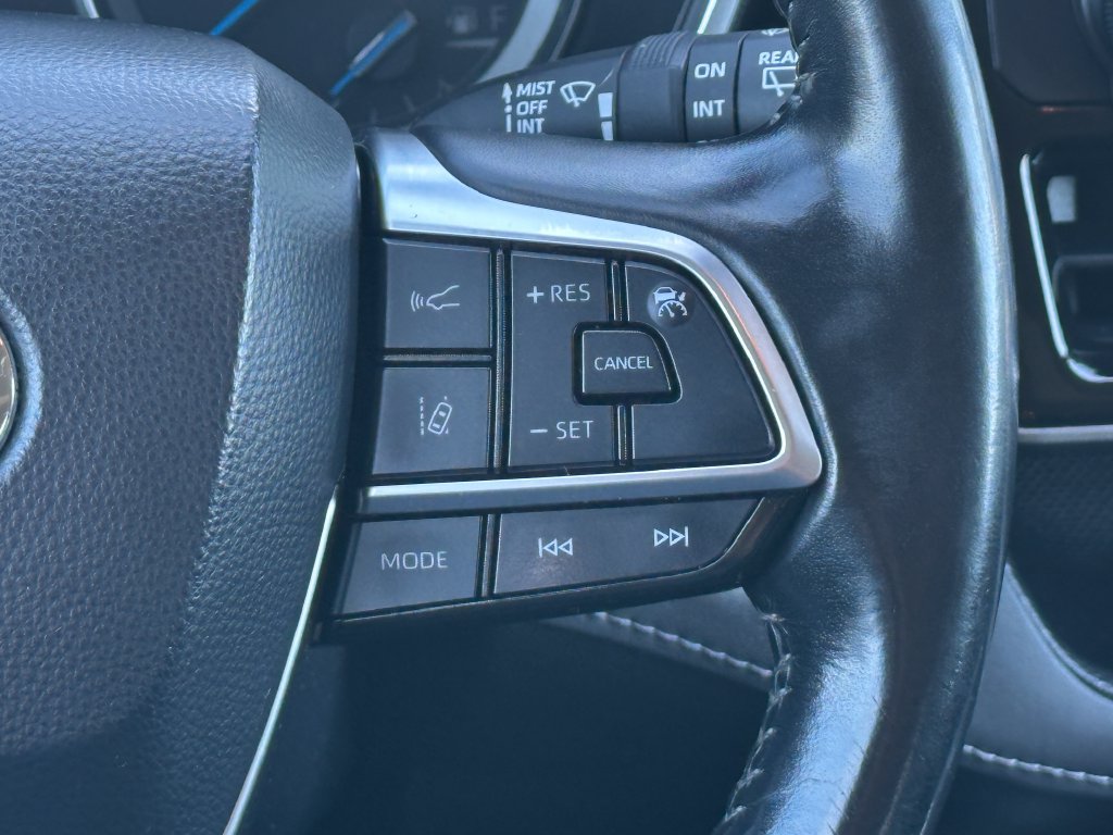 Used 2021 Toyota Highlander XLE AWD/4WD image 22