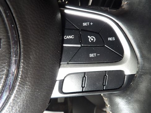 Used 2018 Jeep Compass Latitude w/ Popular Equipment Group image 21