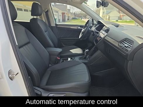 Used 2023 Volkswagen Tiguan SE w/ Panoramic Sunroof Package image 7