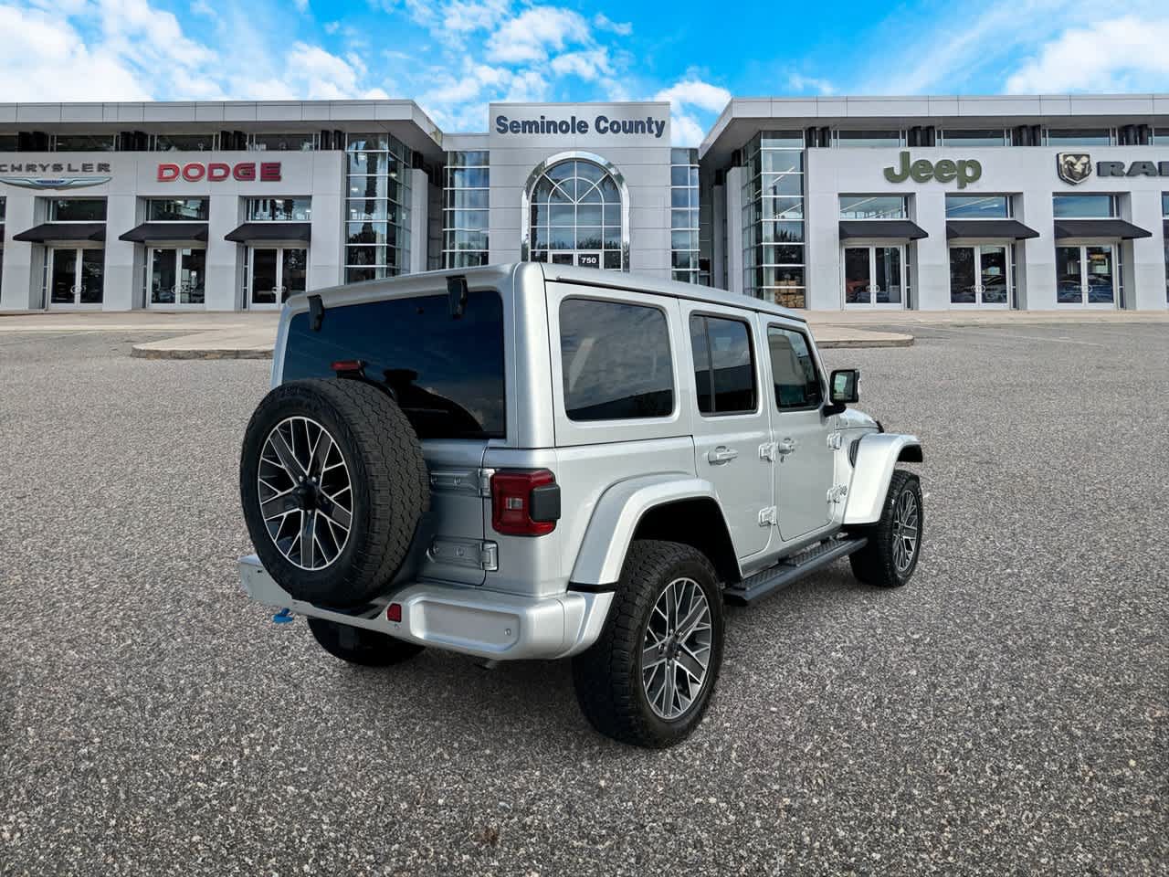 Used 2024 Jeep Wrangler High Altitude AWD/4WD image 8