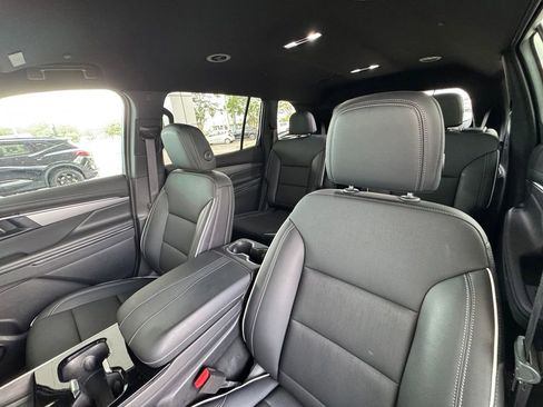 Used 2025 Buick Enclave Preferred FWD image 13