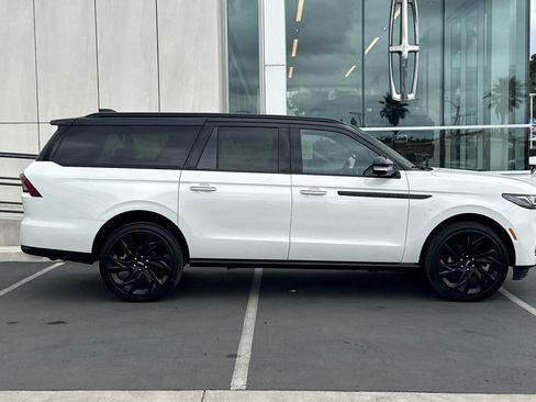 New 2026 Lincoln Navigator L Black Label AWD/4WD image 2