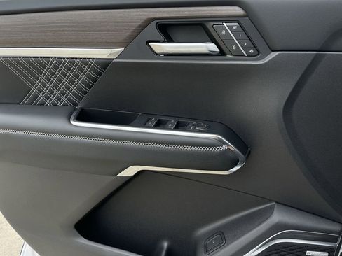 Used 2024 GMC Acadia Denali w/ Super Cruise Package image 22