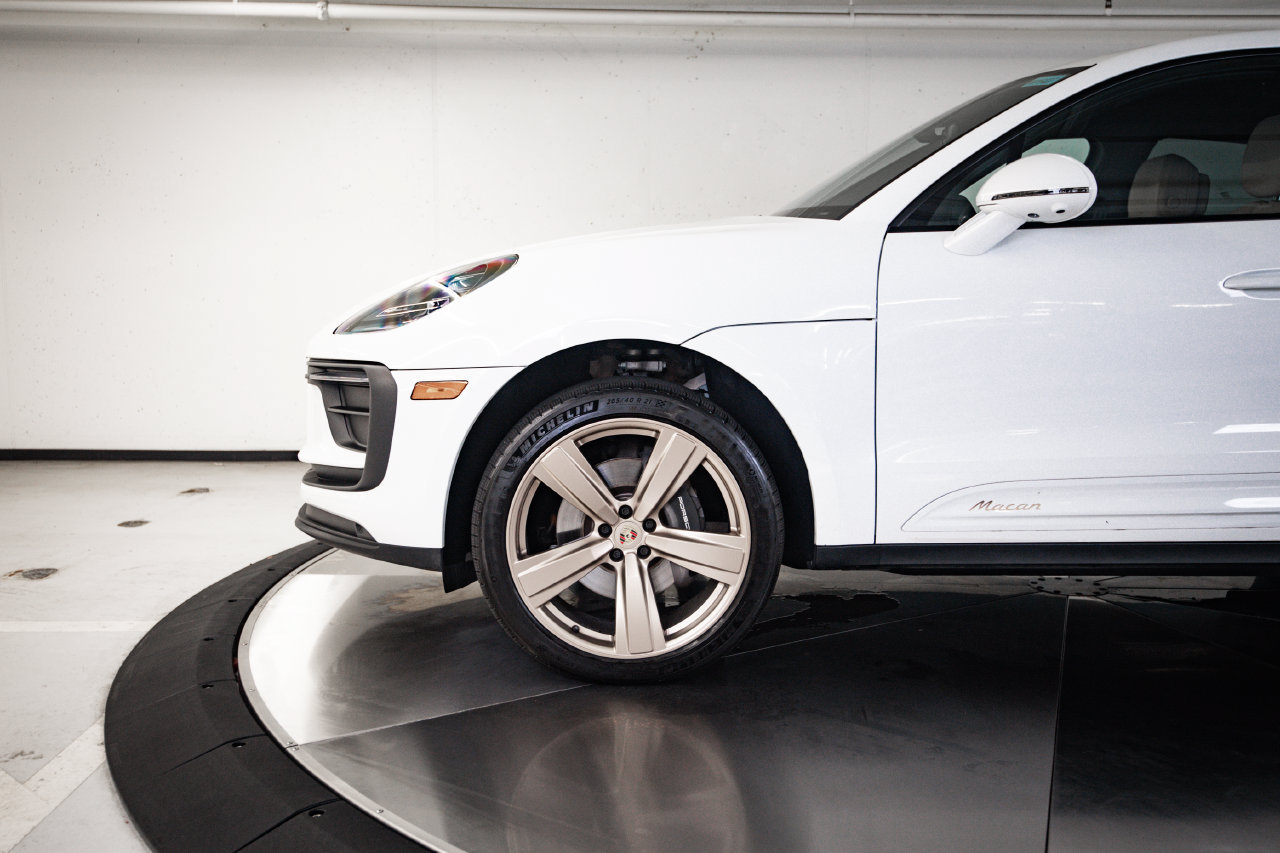 Certified 2026 Porsche Macan AWD/4WD image 11