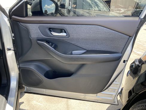 Used 2022 Nissan Rogue SV FWD image 21