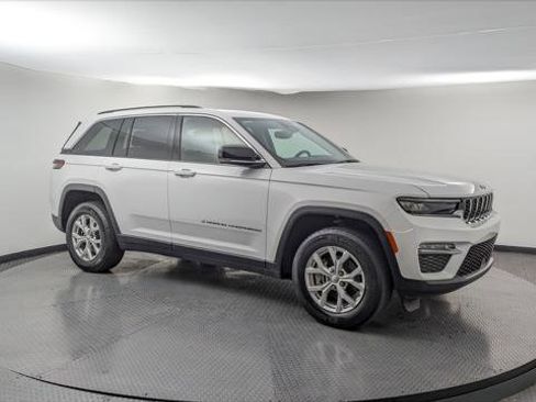 Used 2023 Jeep Grand Cherokee Limited image 11