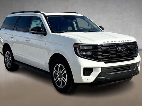 New 2025 Ford Expedition Active image 2