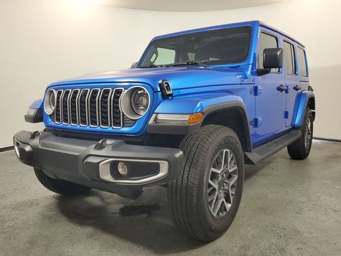 Used 2025 Jeep Wrangler Sahara image 3