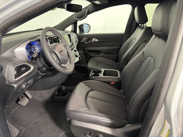 New 2026 Chrysler Pacifica Select AWD/4WD image 13