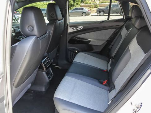 Used 2023 Volkswagen ID.4 Pro RWD image 16