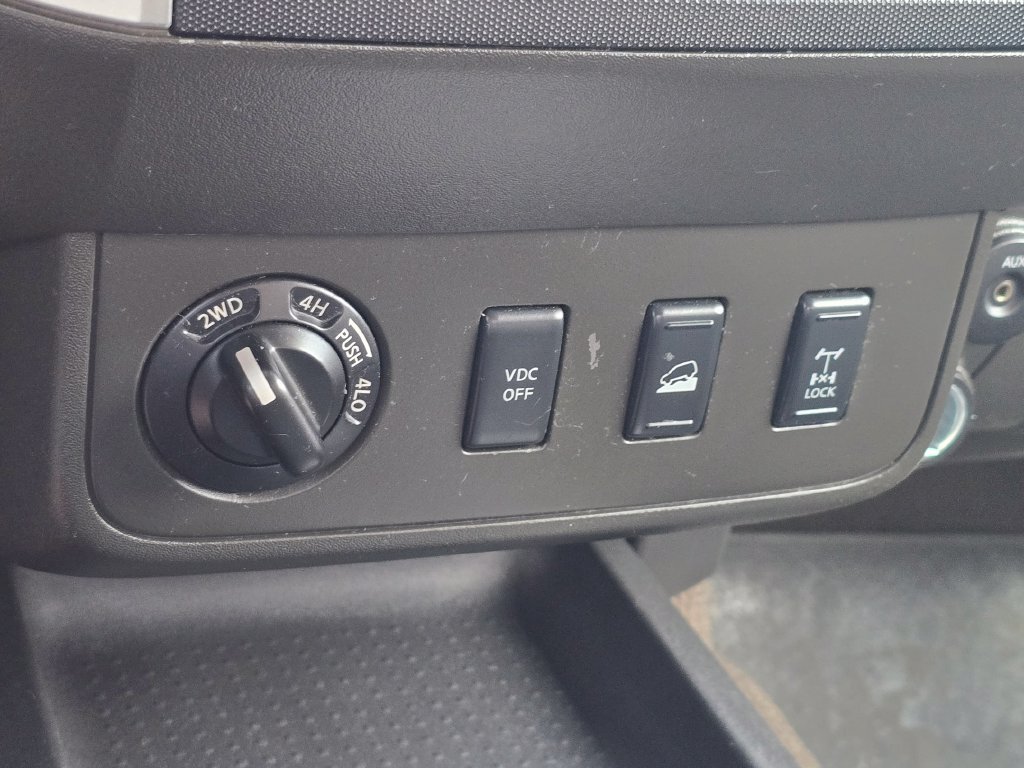 Used 2011 Nissan Frontier PRO-4X AWD/4WD image 19