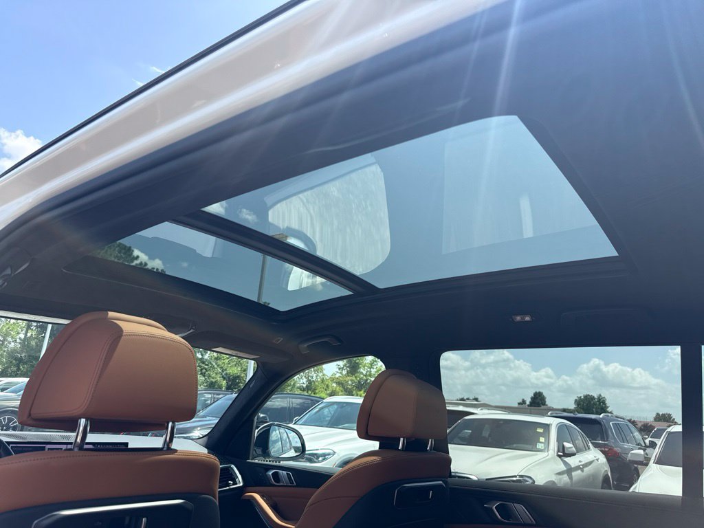 Certified 2024 BMW X7 xDrive40i w/ M Sport Package AWD/4WD image 24