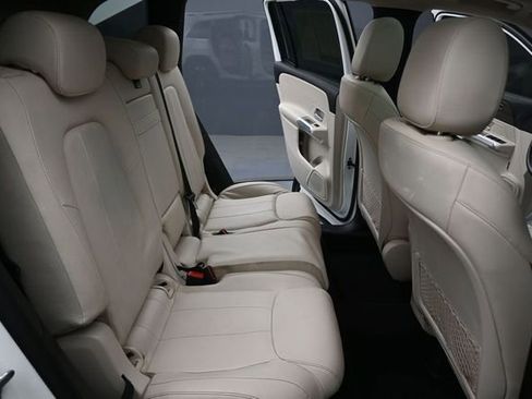 Used 2023 Mercedes-Benz GLB 250 w/ Premium Package image 29