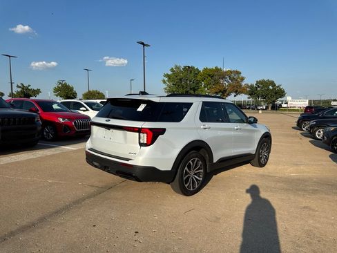 Used 2026 Ford Explorer ST-Line AWD/4WD image 3