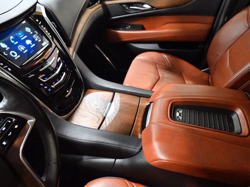 Used 2019 Cadillac Escalade Premium Luxury AWD/4WD image 18
