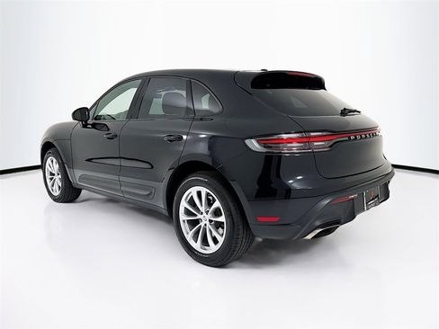 Used 2025 Porsche Macan image 3