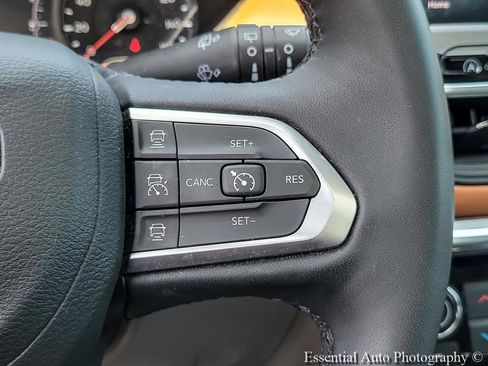 Used 2023 Jeep Compass Limited w/ Sun and Sound Group AWD/4WD image 16