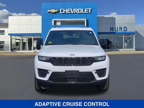 Used 2022 Jeep Grand Cherokee Altitude AWD/4WD image 10