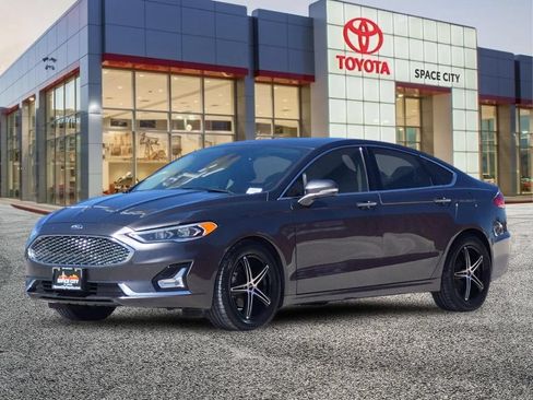 Used 2019 Ford Fusion Titanium FWD image 2