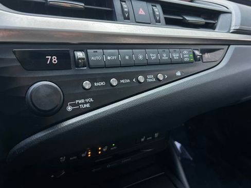 Used 2019 Lexus ES 350 w/ Premium Package image 24