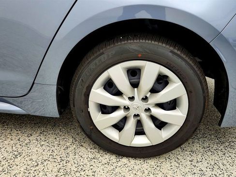 Used 2025 Toyota Corolla LE FWD image 9
