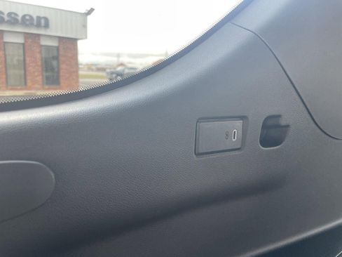 Used 2024 GMC Yukon AT4 w/ Technology Package image 30