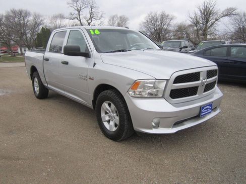Used 2016 RAM 1500 Express RWD image 6