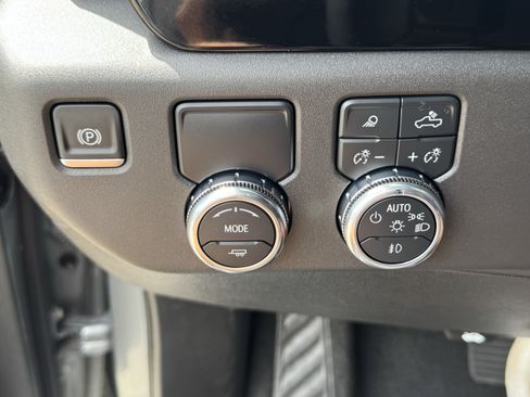 Used 2025 GMC Sierra 1500 SLT RWD image 21