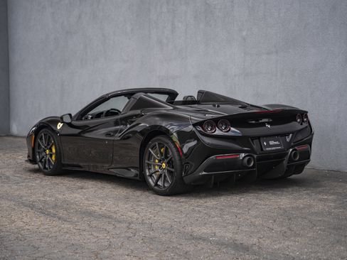 Certified 2022 Ferrari F8 Tributo RWD image 3