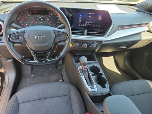 Used 2025 Chevrolet Trax RS w/ Sunroof Package FWD image 10