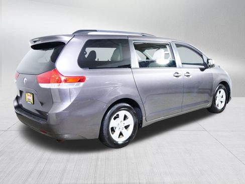 Used 2012 Toyota Sienna LE image 7