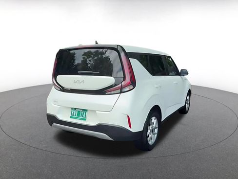 Used 2025 Kia Soul LX w/ LX Technology Package FWD image 14
