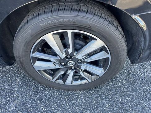 Used 2022 Nissan Versa SV image 20