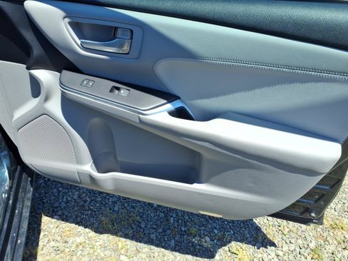 Used 2015 Toyota Camry XLE w/ Convenience Package FWD image 9